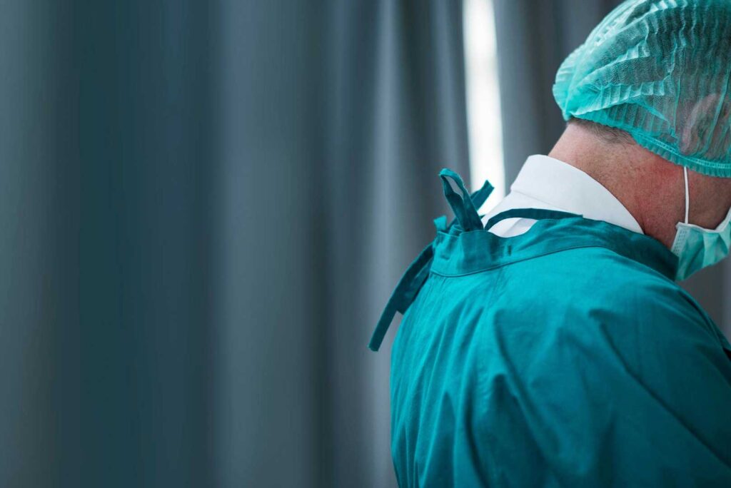 Podrían aparecer complicaciones después de una cirugía de hombro
